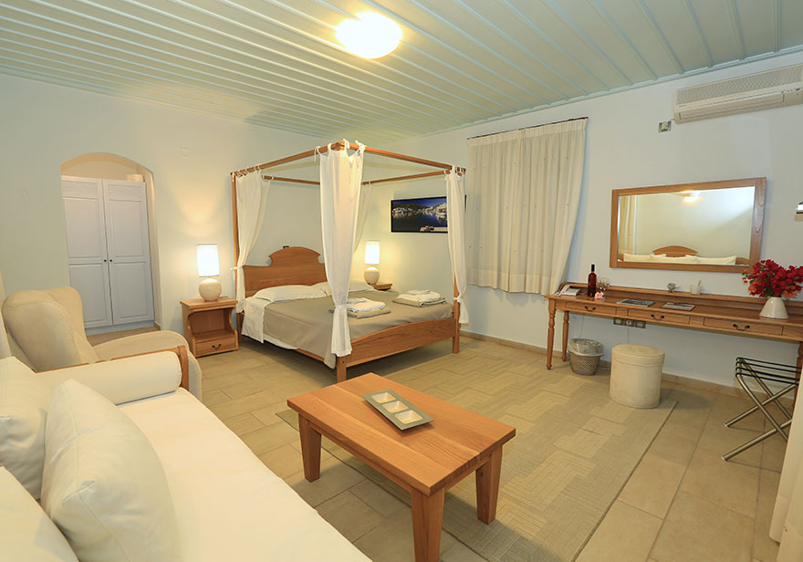 Junior suites at hotel Petali Village in Sifnos